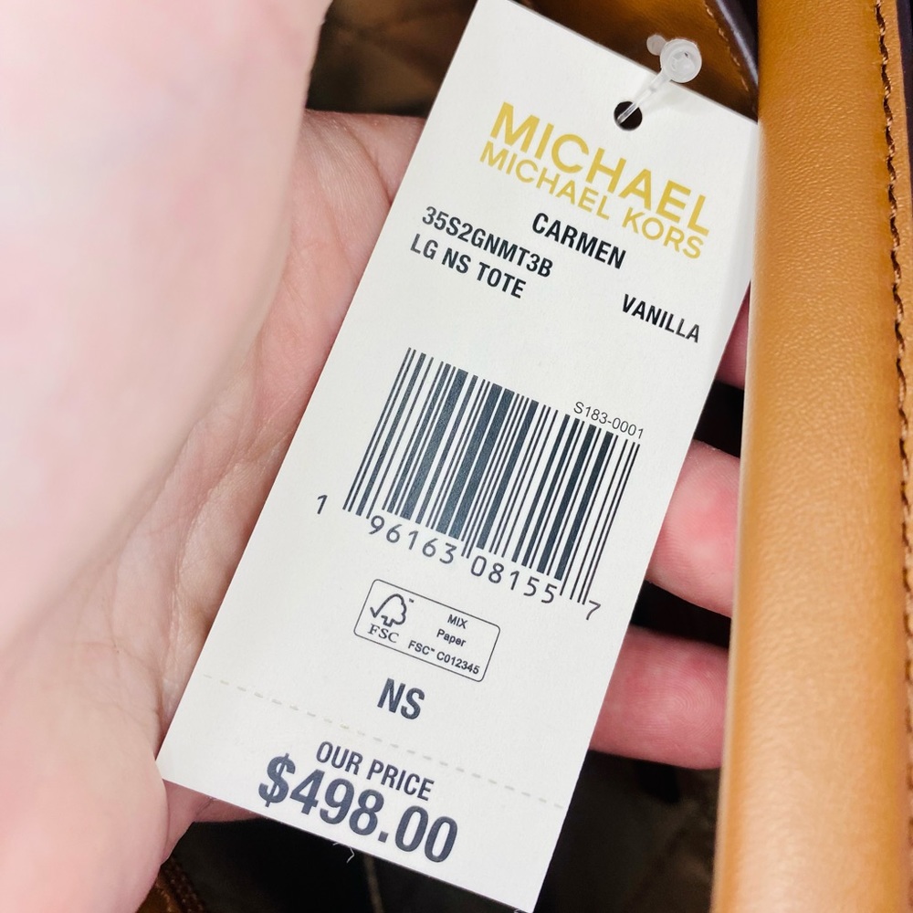 NEW! Michael Kors Vanilla MK Signature Large Carmen Logo Tote - Picture 13 of 13
